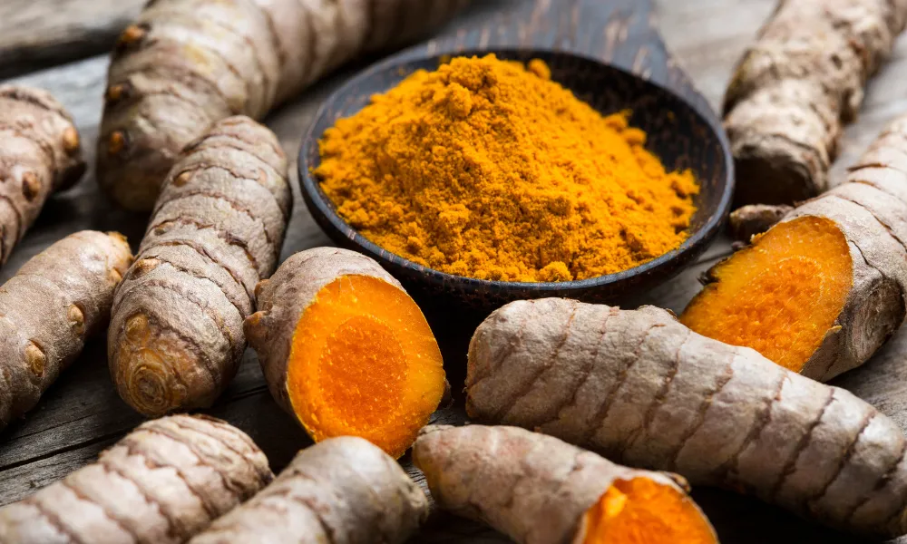 curcuma curcumina piperina beneficios